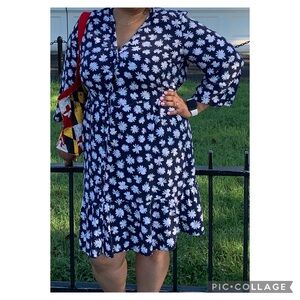 3 for $25 Old Navy Navy Blue and White Floral Long Sleeve Dress